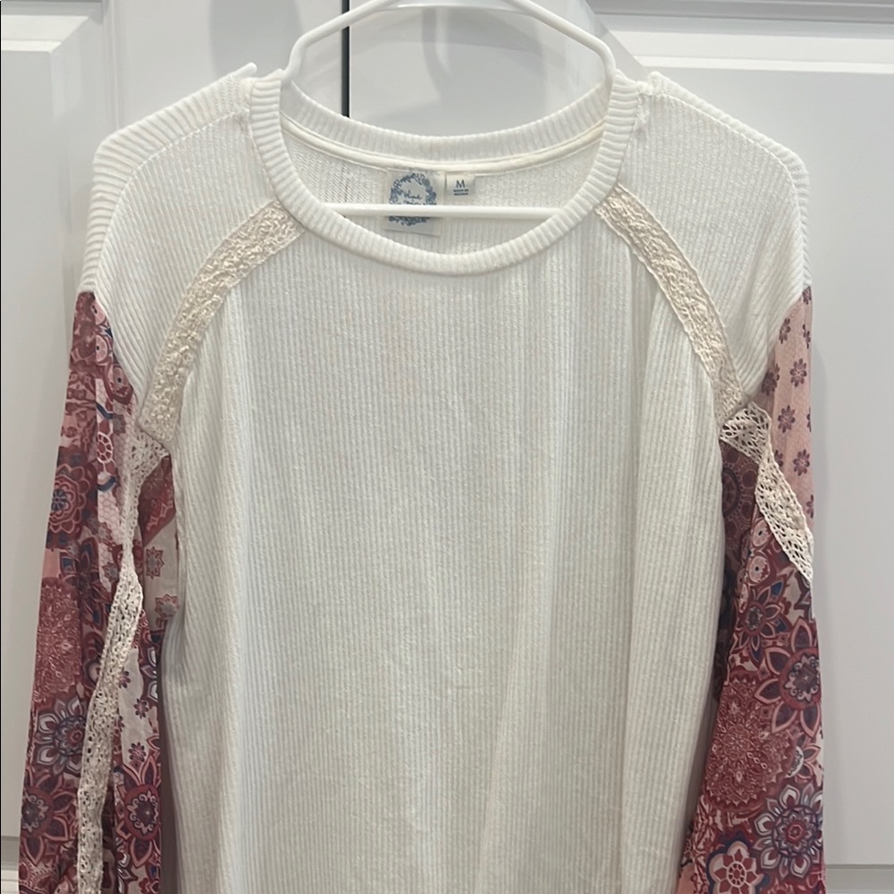 Women's White and Pink Patterned Top NEW WITHOUT TAGS